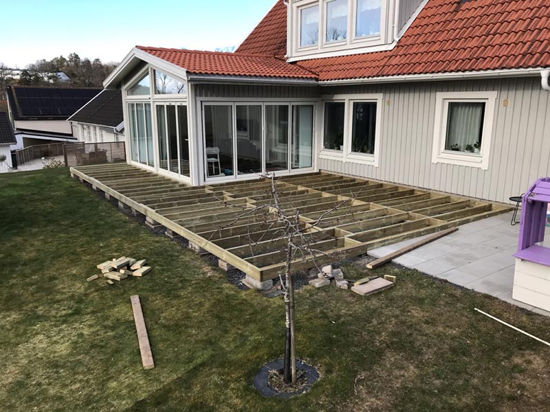 Rivning av altandäck i Husqvarna